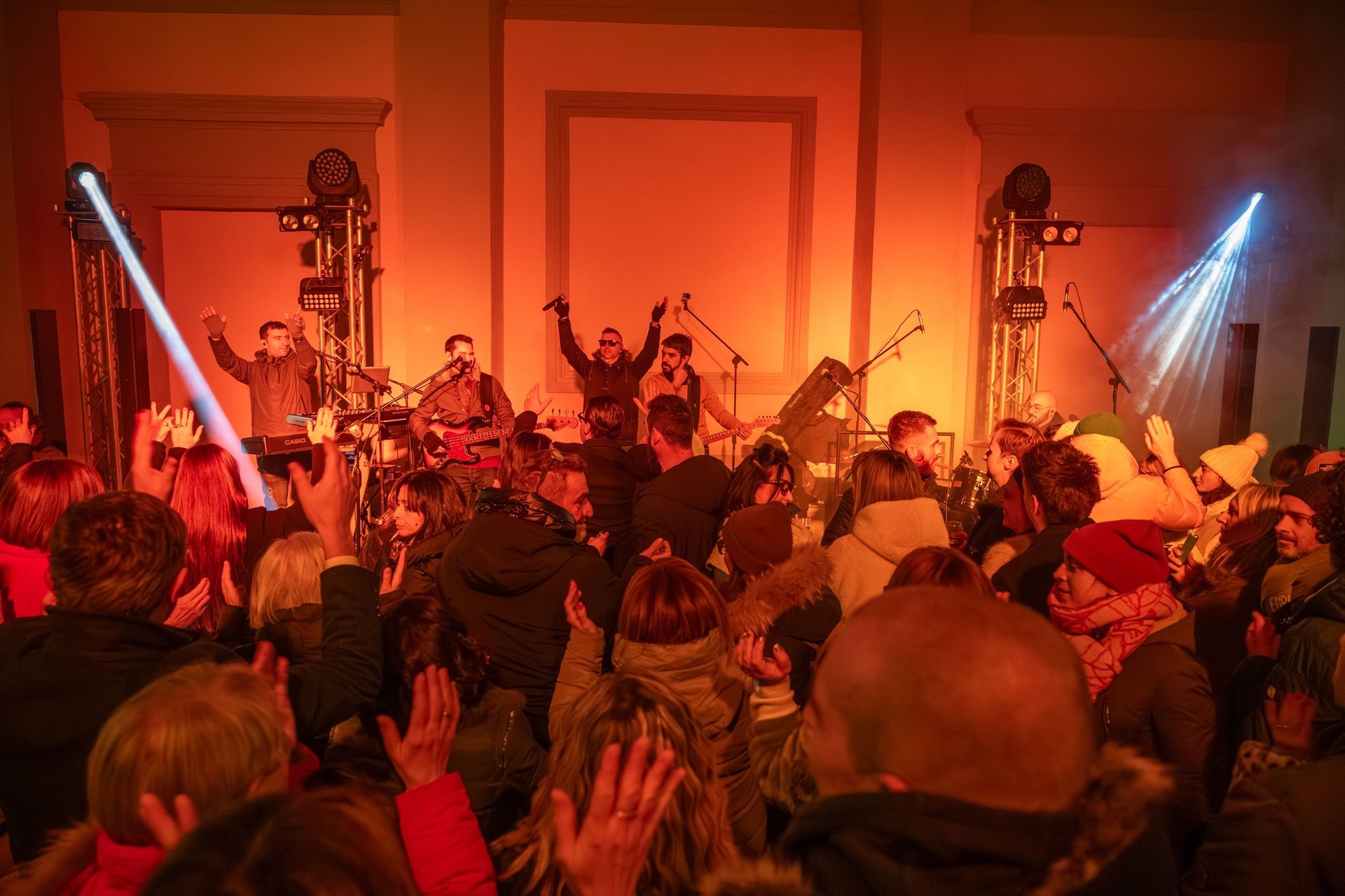 Show Ellemono Party Band tra musica anni 80 90 e hit attuali